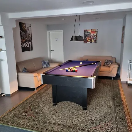 Hostel-ferienwohnung Am Schlosspark Apartment *